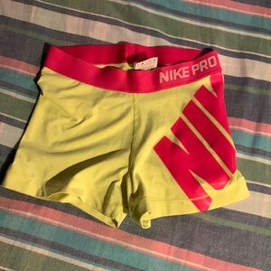 Nike Pro dri fit short shorts. Sz med